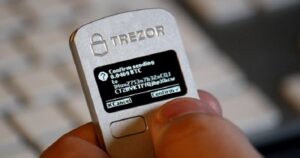 kriptoarena-arastirma-raporu-boyle-diyor-trezor-donanim-cuzdani-hacklenebilir