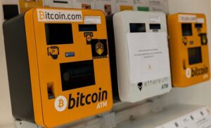 kriptoarena-son-1-ay-icinde-300-den-fazla-bitcon-atm-si-kuruldu