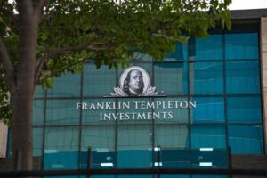 1.5 Trilyon Dolarlık Varlık Yönetimi Şirketi Kripto Para Kervanına Katılıyor