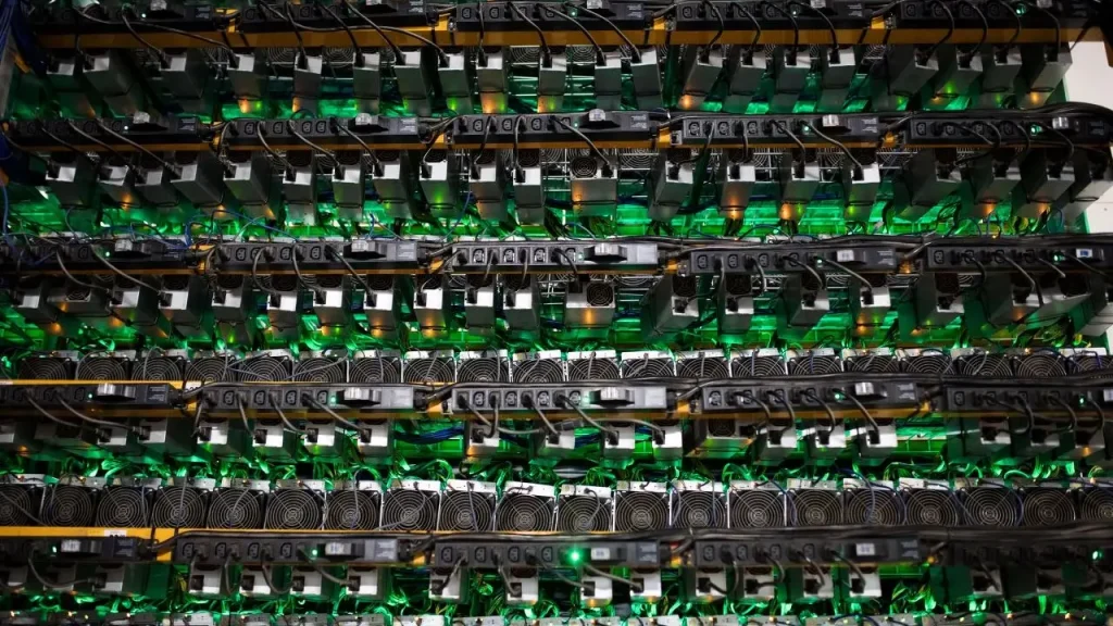 İlk Güneş Enerjisi ile Çalışan Bitcoin Madencilik Tesisi Açıldı!
