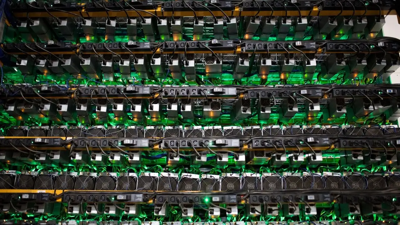 İlk Güneş Enerjisi ile Çalışan Bitcoin Madencilik Tesisi Açıldı!