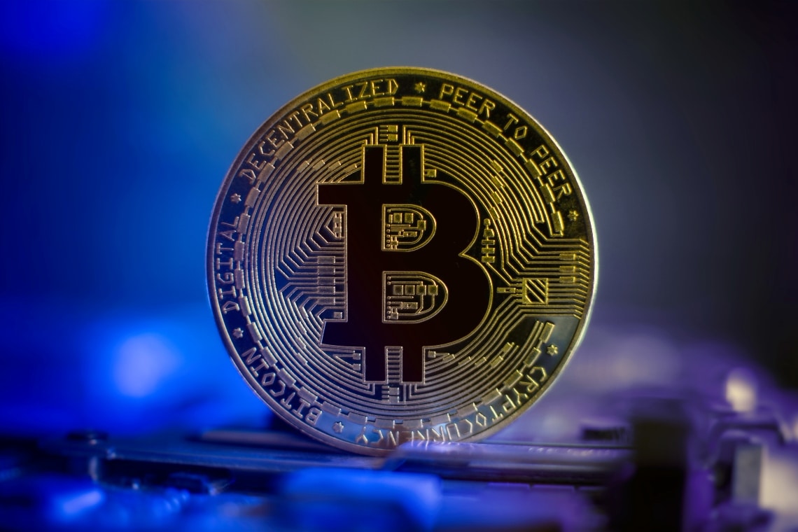 Zirvede Bitcoin Satan Usta Analist, O 4 Coinden Alıyor!