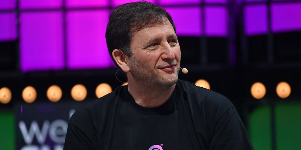 Popüler CEO, Bu Altcoin Projesinden Torbalarca Sattı!