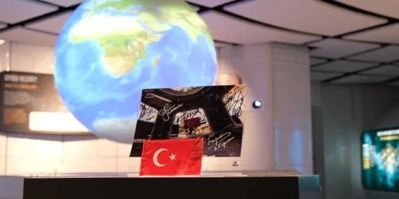 Türk Bayrağıyla İstasyon İçinde: Rus Kozmonot Cumhuriyet’in 100. Yılını Uzayda Kutladı!