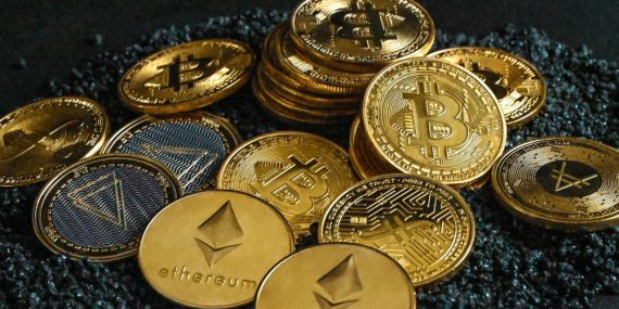 Kripto Balina, Altcoin Yükselirken Tüm Varlıklarını Satıyor