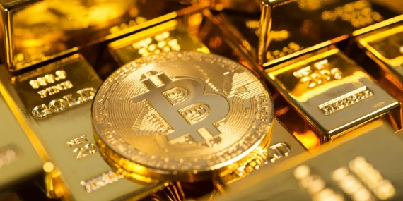 Altın Rallisi ile Bitcoin Rallisi Birbiriyle Bağlantılı mı? Rekor Üstüne Rekorlar Geldi! Analist Açıkladı